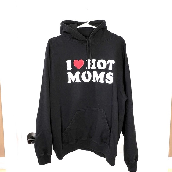 ⭐️ I Love ❤️ Hot Moms Graphic Black Sweatshirt Pullover Hoodie Size LARGE - Picture 3 of 11